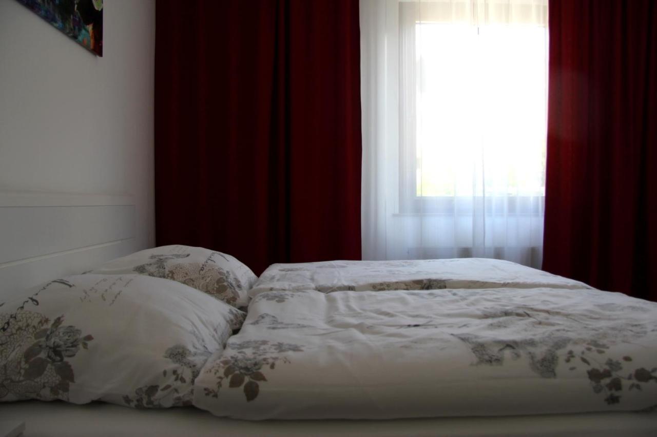 Geraeumige 4 Zimmer Wohnung An Den Kaiserthermen Трір Екстер'єр фото