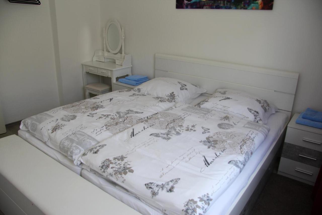 Geraeumige 4 Zimmer Wohnung An Den Kaiserthermen Трір Екстер'єр фото